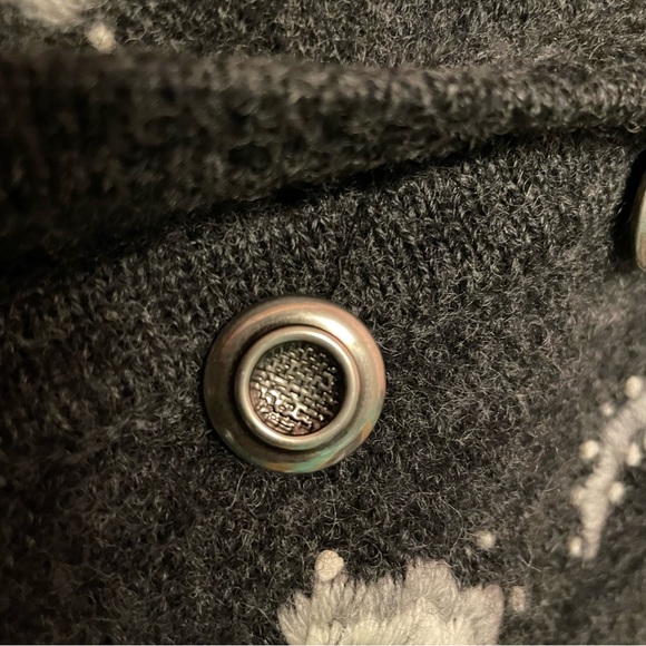 Graffiti 100% Wool Gray Sweater with Woven design on front - Picture 8 of 8